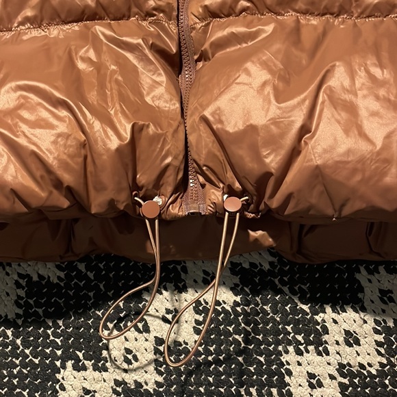 Cropped Puffer Vest - Picture 3 of 5